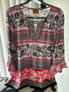 Ruby Rd. White Black and Red Mixed Print V-Neck Tunic